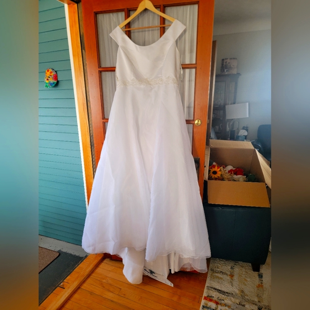 Oleg Cassini wedding dress